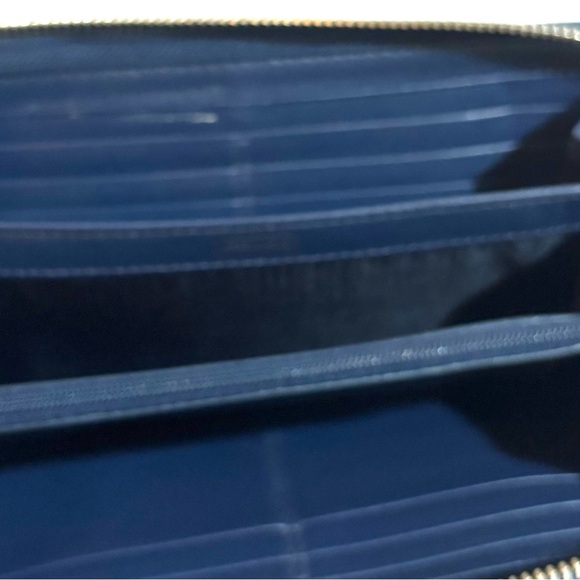 Coach vintage Blue Embossed Zip Wallet - Picture 3 of 6
